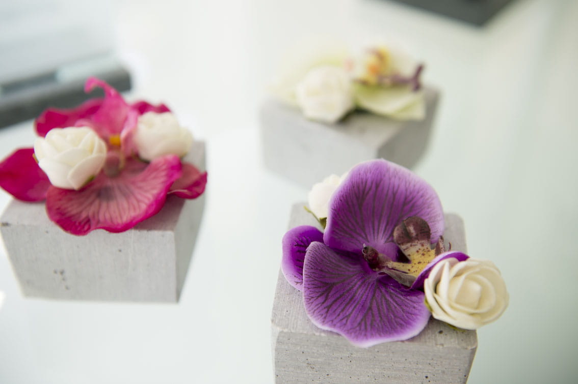 Rouwboeket met paarse bloem